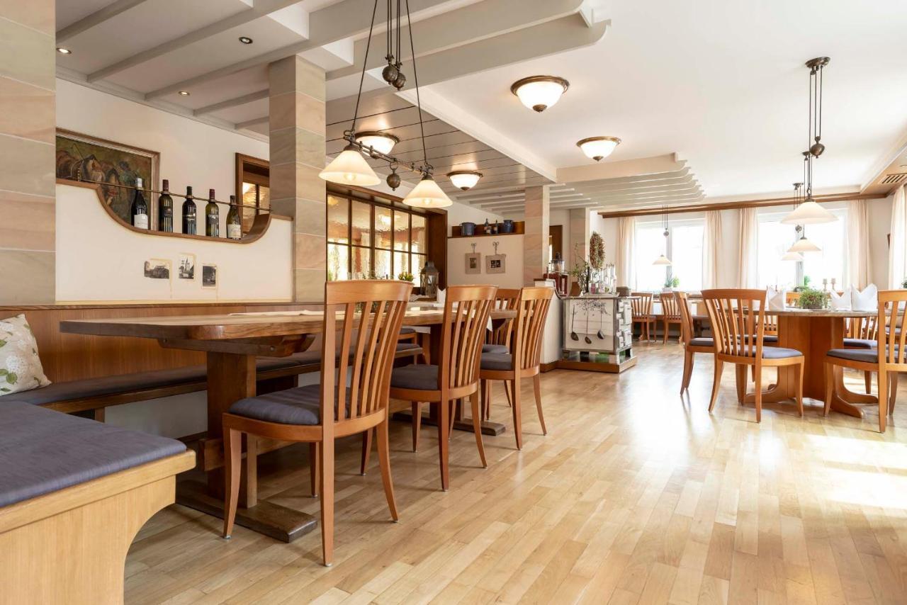 Niederstetten Hotel Gasthof Krone מראה חיצוני תמונה